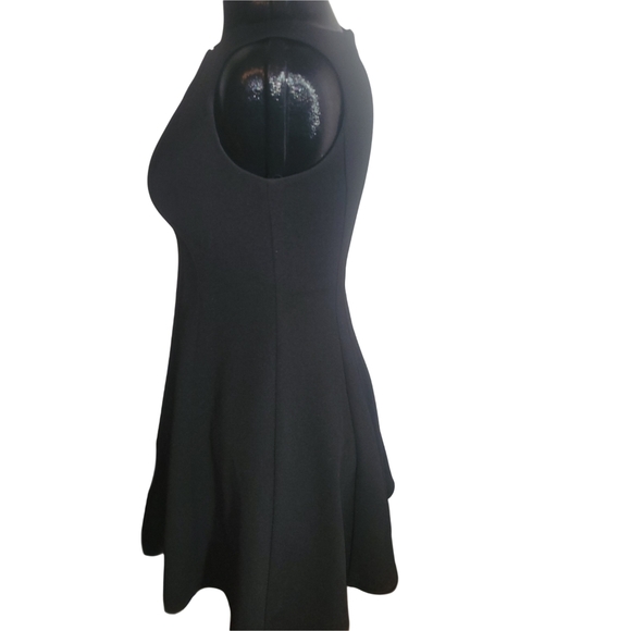 Laura Black Sleeveless Fit and Flare Dress 2P - Picture 4 of 6